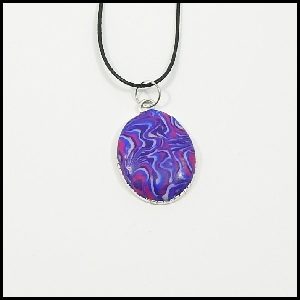 collier-polymere-ovale-violet-003a