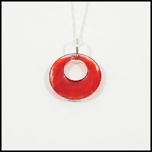 collier-resine-rond-rouge-006