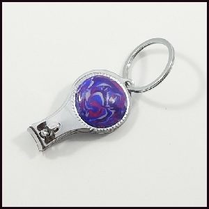 porte-cle-polymere-ouvre-bouteille-coupe-ongle-violet-003