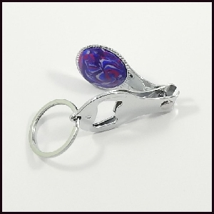 porte-cle-polymere-ouvre-bouteille-coupe-ongle-violet-b-003