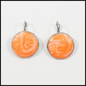 boucle-oreilles-polymere-dormeuses-orange-blanc-038