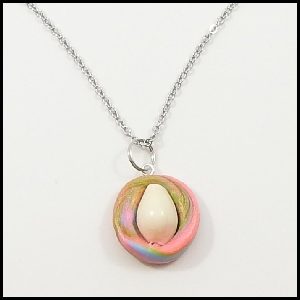 collier-chaine-polymere-multicolore-porcelaine-blanche-070