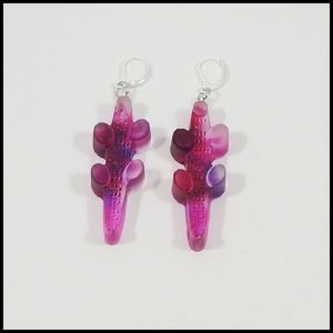 boucle-oreilles-resine-crocodile-colorant-rose-violet-040